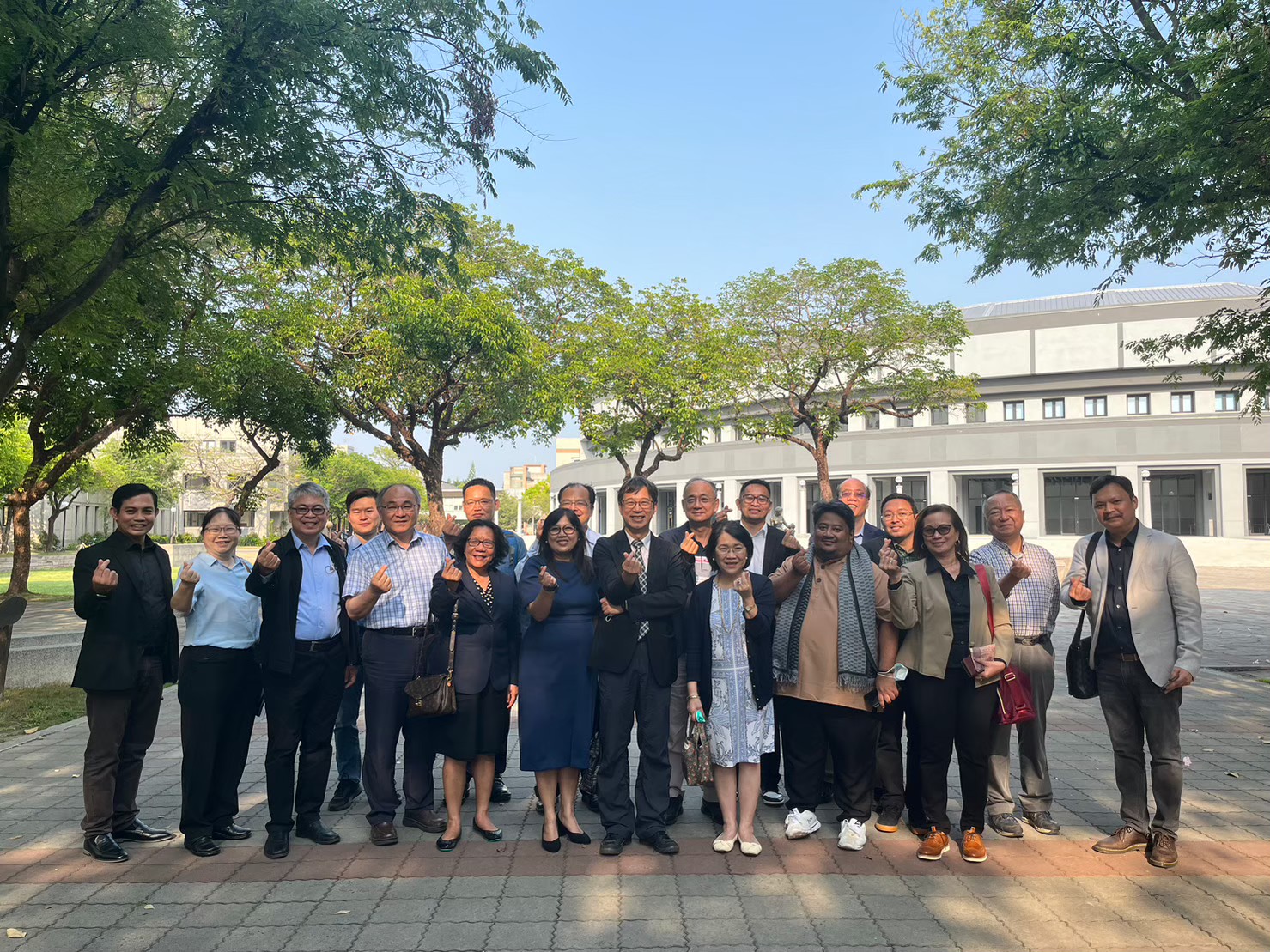 20230411 菲律賓棉蘭老中央大學與巴丹半島州立大學